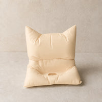 3CHIC The Pillow phone stand in Skin plant-based PLA, Charge type, side view