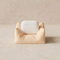 3CHIC The Couch earbuds stand in Skin plant-based PLA, Earbuds fit, close-up