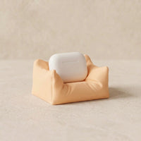 3CHIC The Couch earbuds stand in Skin plant-based PLA, Earbuds fit, close-up