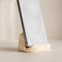 3CHIC The Sofa phone stand in Skin plant-based PLA, Phone size, side view