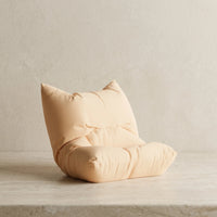 3CHIC The Pillow phone stand in Skin plant-based PLA holding a smartphone