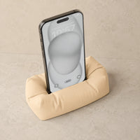 3CHIC The Lounge phone stand in Skin plant-based PLA, close-up detail
