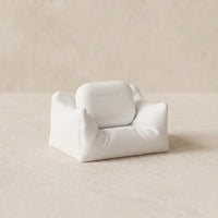 3CHIC The Couch earbuds stand in White plant-based PLA, Earbuds fit, close-up