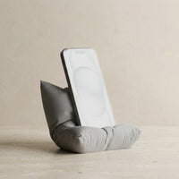 3CHIC The Pillow phone stand in Grey plant-based PLA, side view